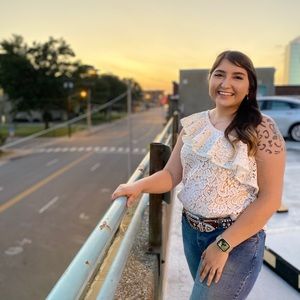 Meet your Posher, Selena